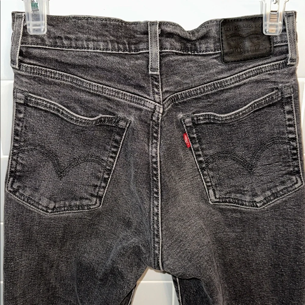 Levi’s High Rise Tapered Jeans - Picture 10 of 17